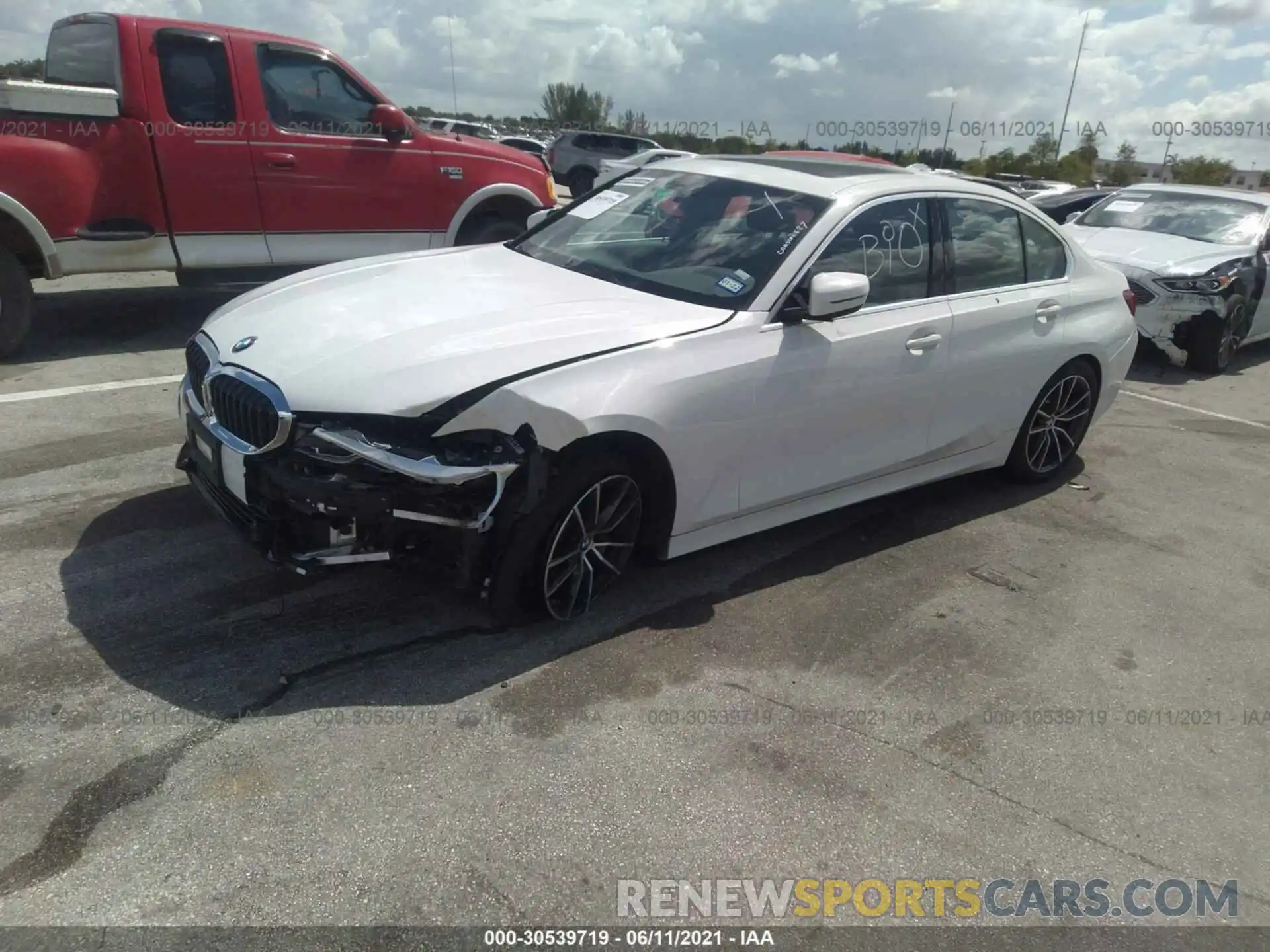 2 Фотография поврежденного автомобиля 3MW5R1J07L8B23432 BMW 3 SERIES 2020