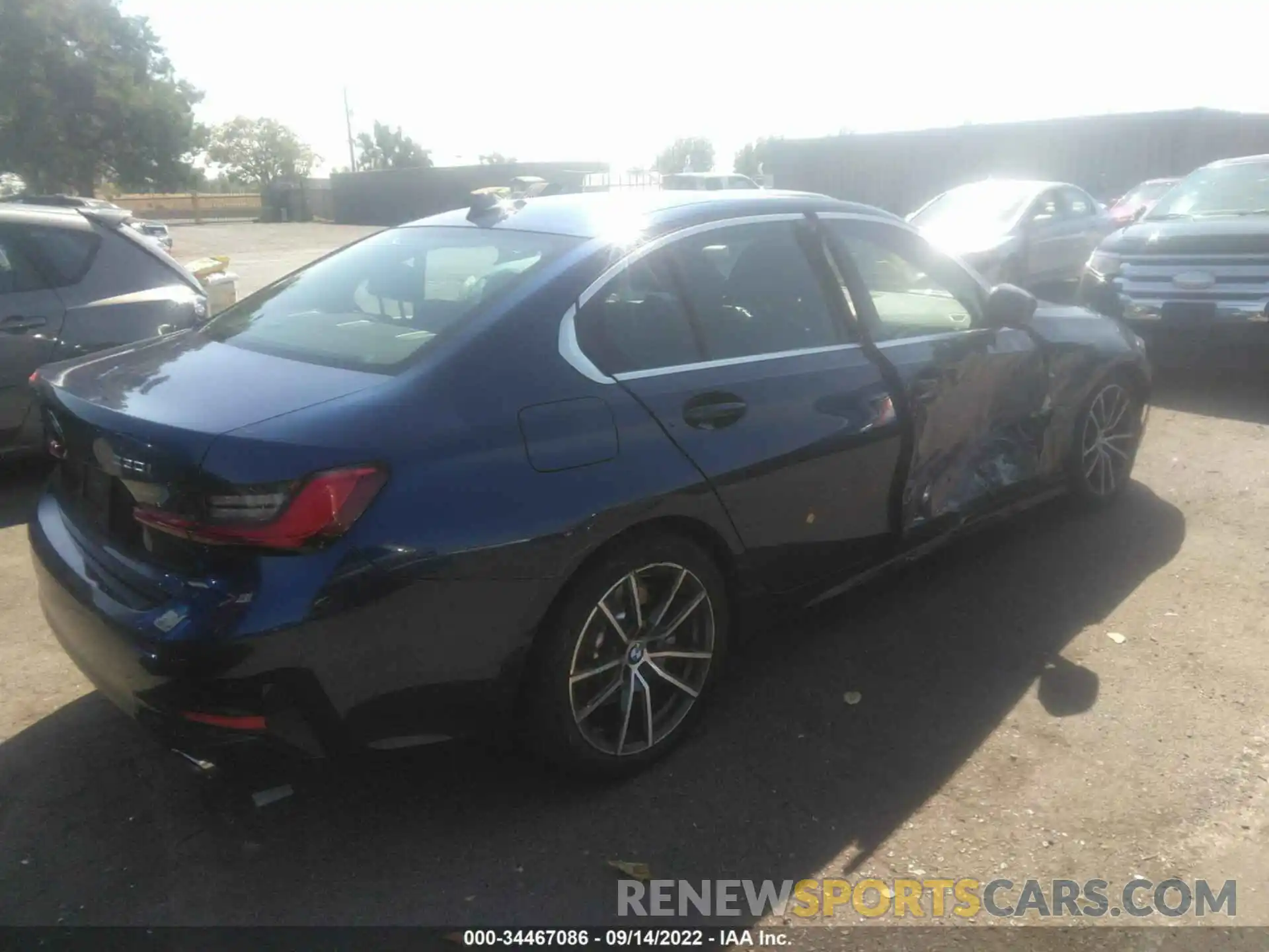 4 Photograph of a damaged car 3MW5R1J08L8B15310 BMW 3 SERIES 2020