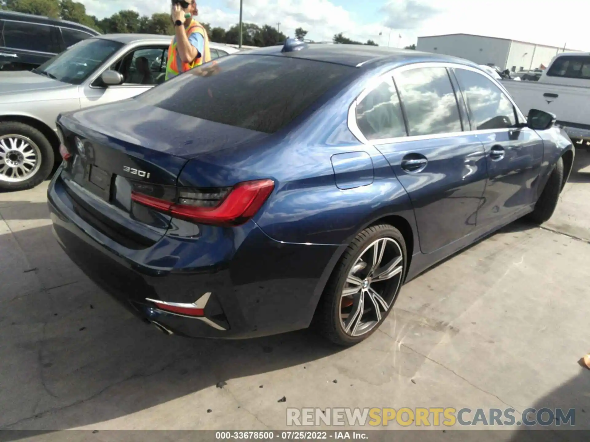 4 Photograph of a damaged car 3MW5R1J08L8B35797 BMW 3 SERIES 2020