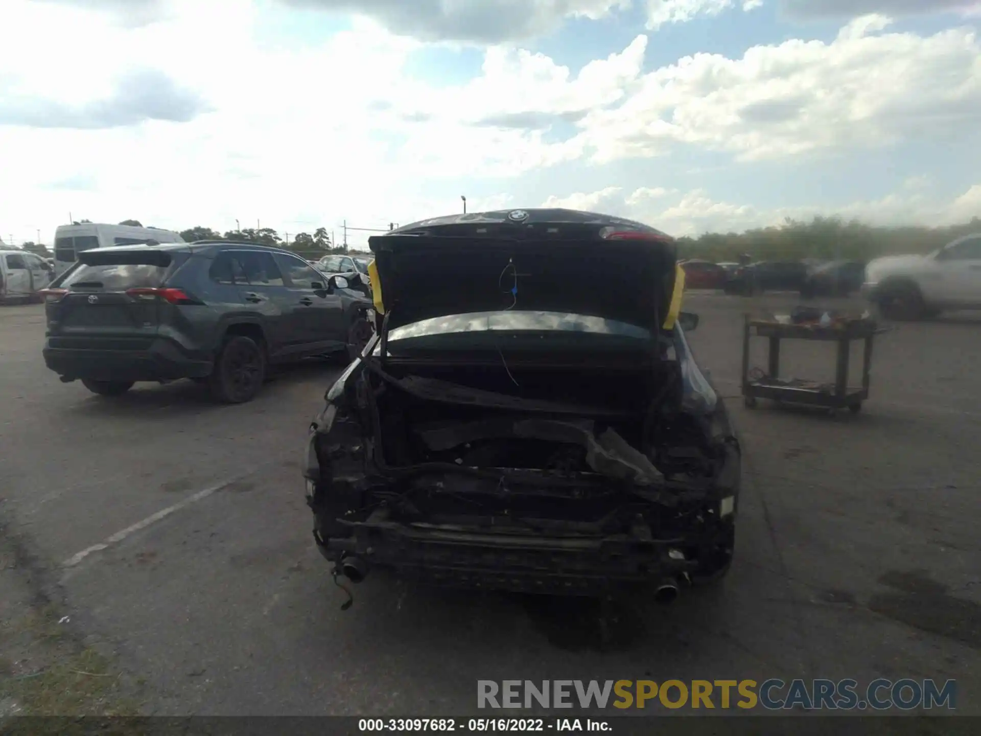 6 Photograph of a damaged car 3MW5R1J09L8B03988 BMW 3 SERIES 2020