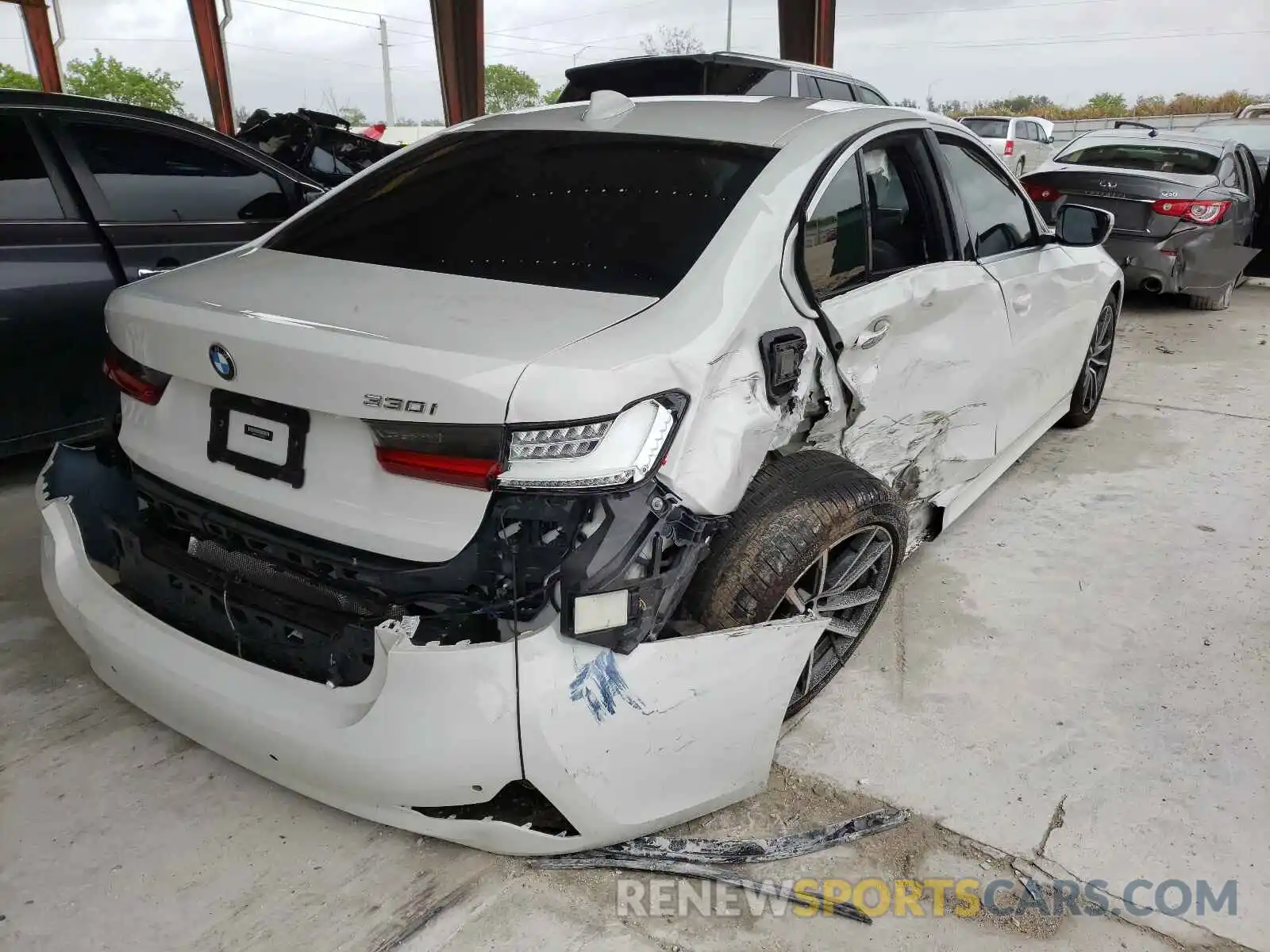 4 Photograph of a damaged car 3MW5R1J09L8B07958 BMW 3 SERIES 2020