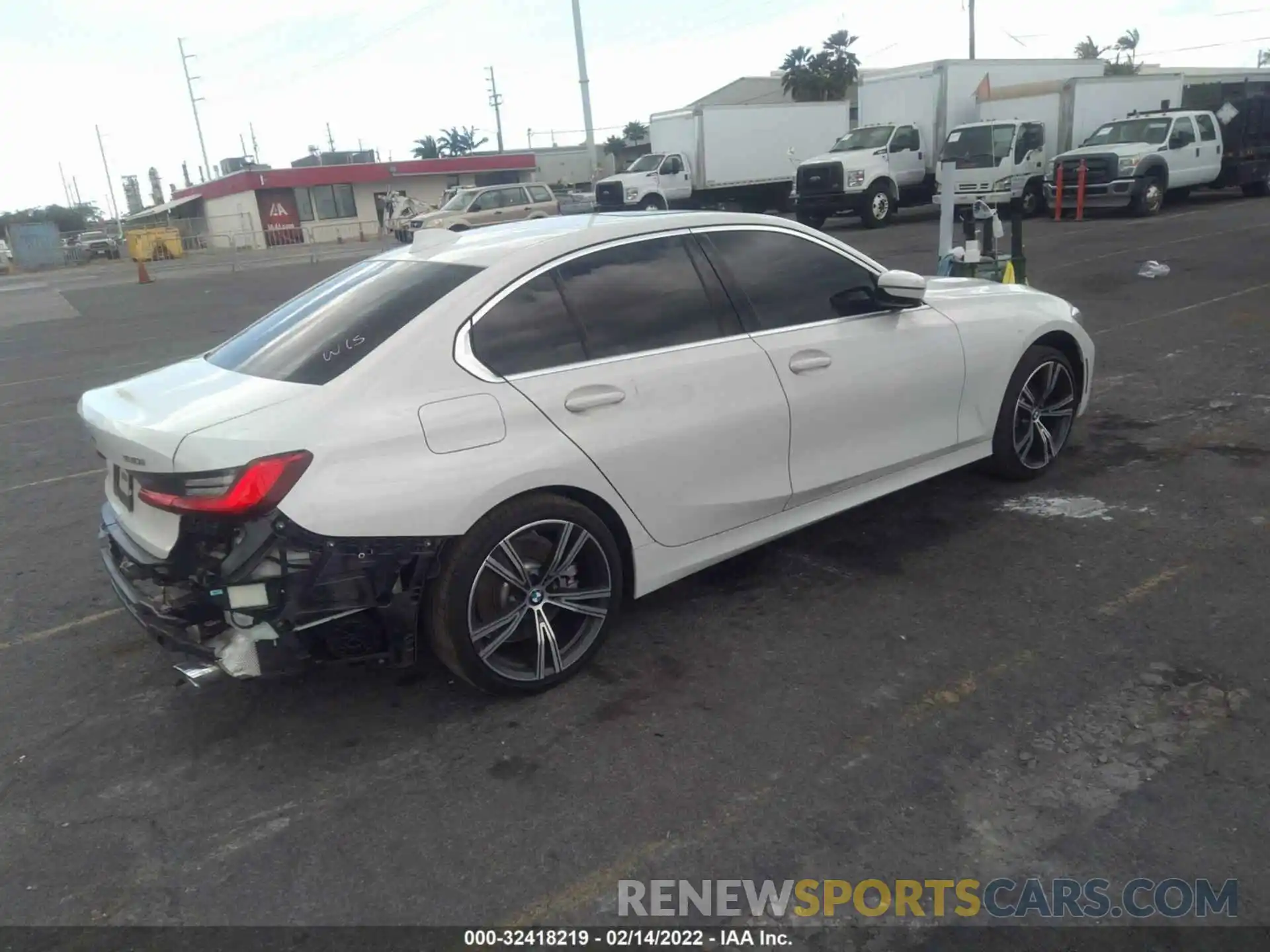 4 Photograph of a damaged car 3MW5R1J09L8B09256 BMW 3 SERIES 2020