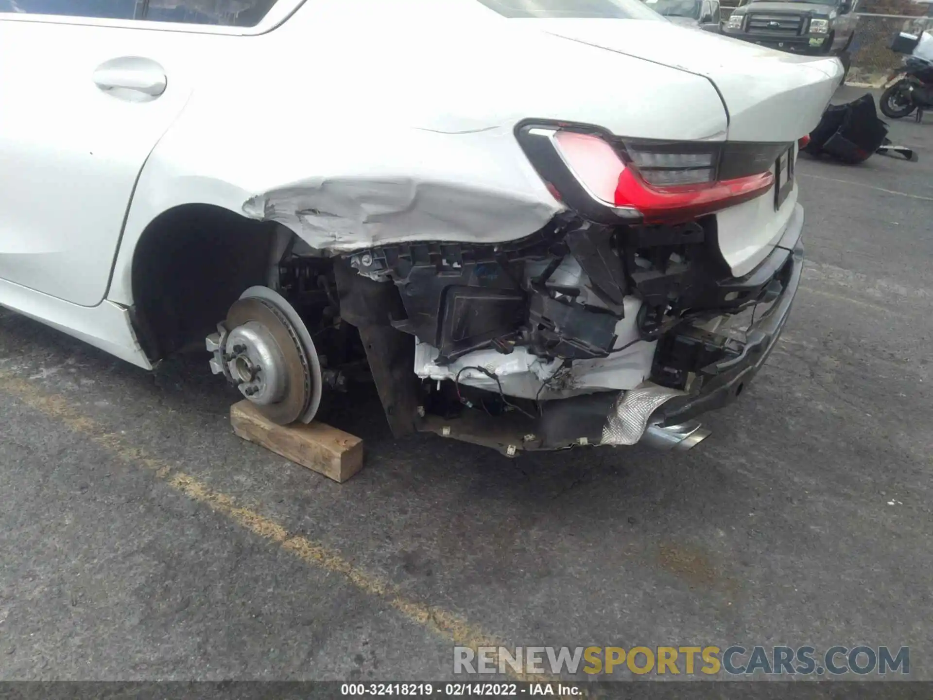 6 Photograph of a damaged car 3MW5R1J09L8B09256 BMW 3 SERIES 2020