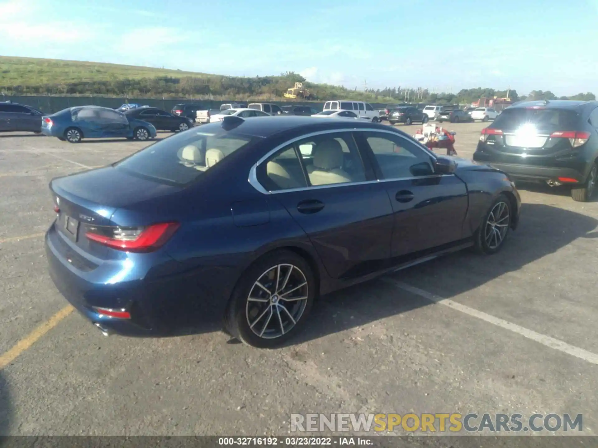 4 Photograph of a damaged car 3MW5R1J09L8B36747 BMW 3 SERIES 2020