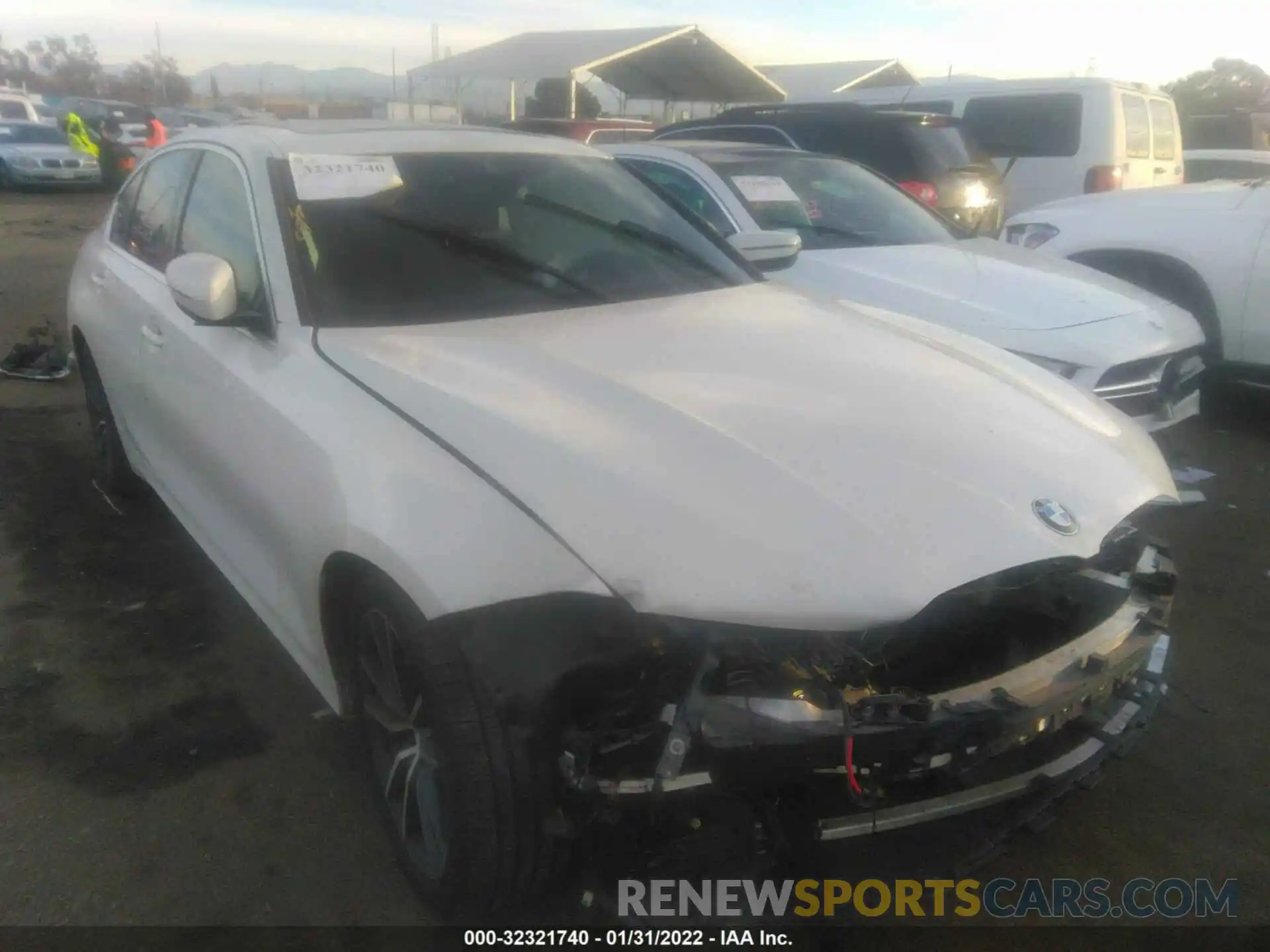 1 Photograph of a damaged car 3MW5R1J0XL8B13915 BMW 3 SERIES 2020