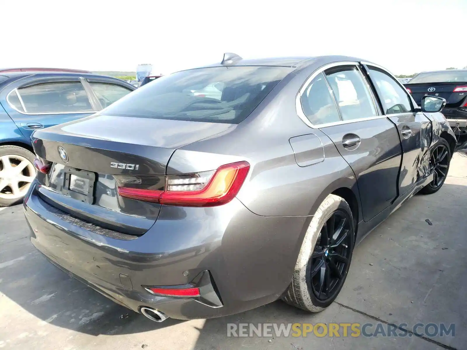 4 Photograph of a damaged car 3MW5R1J0XL8B13932 BMW 3 SERIES 2020