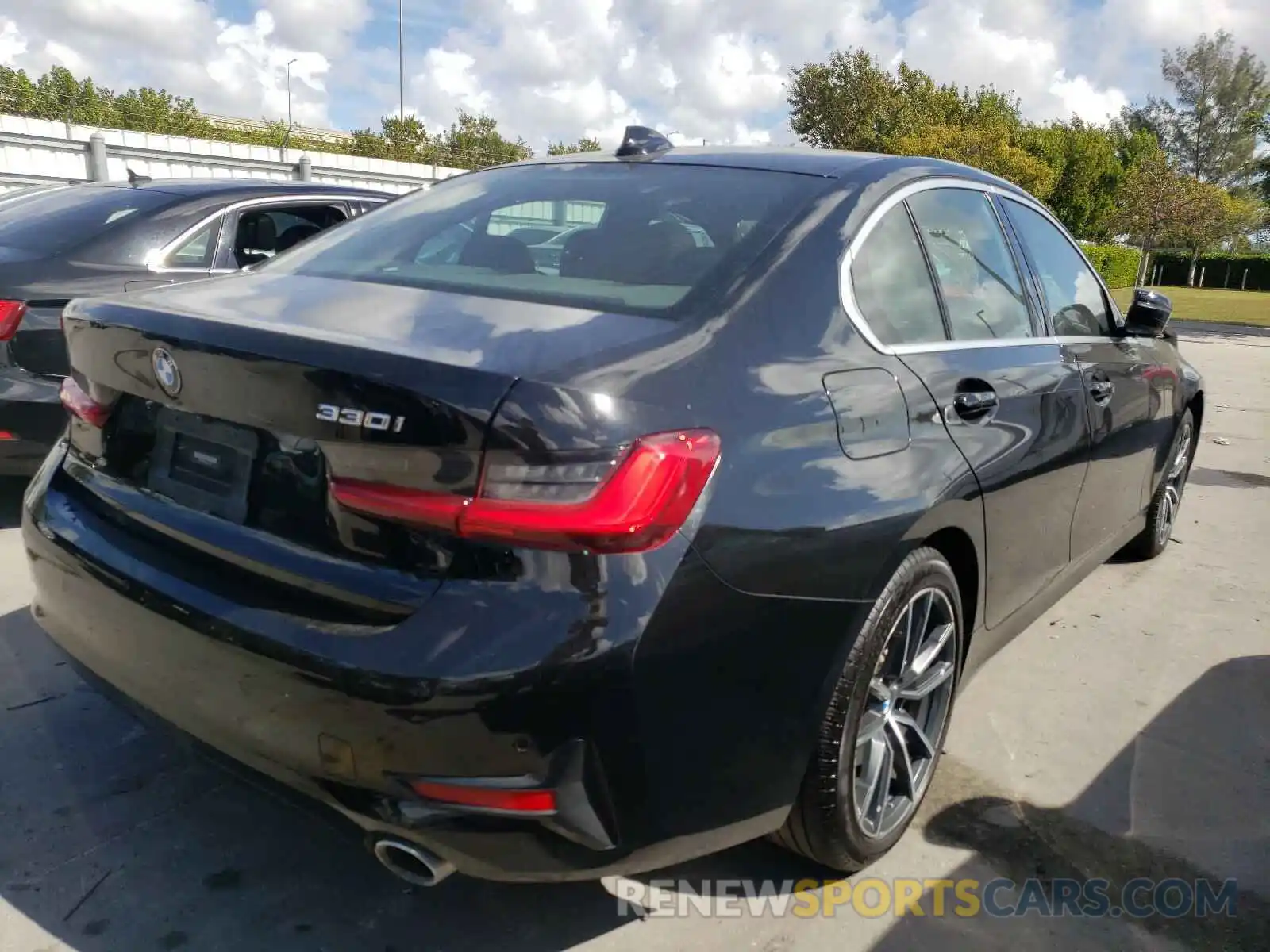 4 Photograph of a damaged car 3MW5R1J0XL8B21643 BMW 3 SERIES 2020