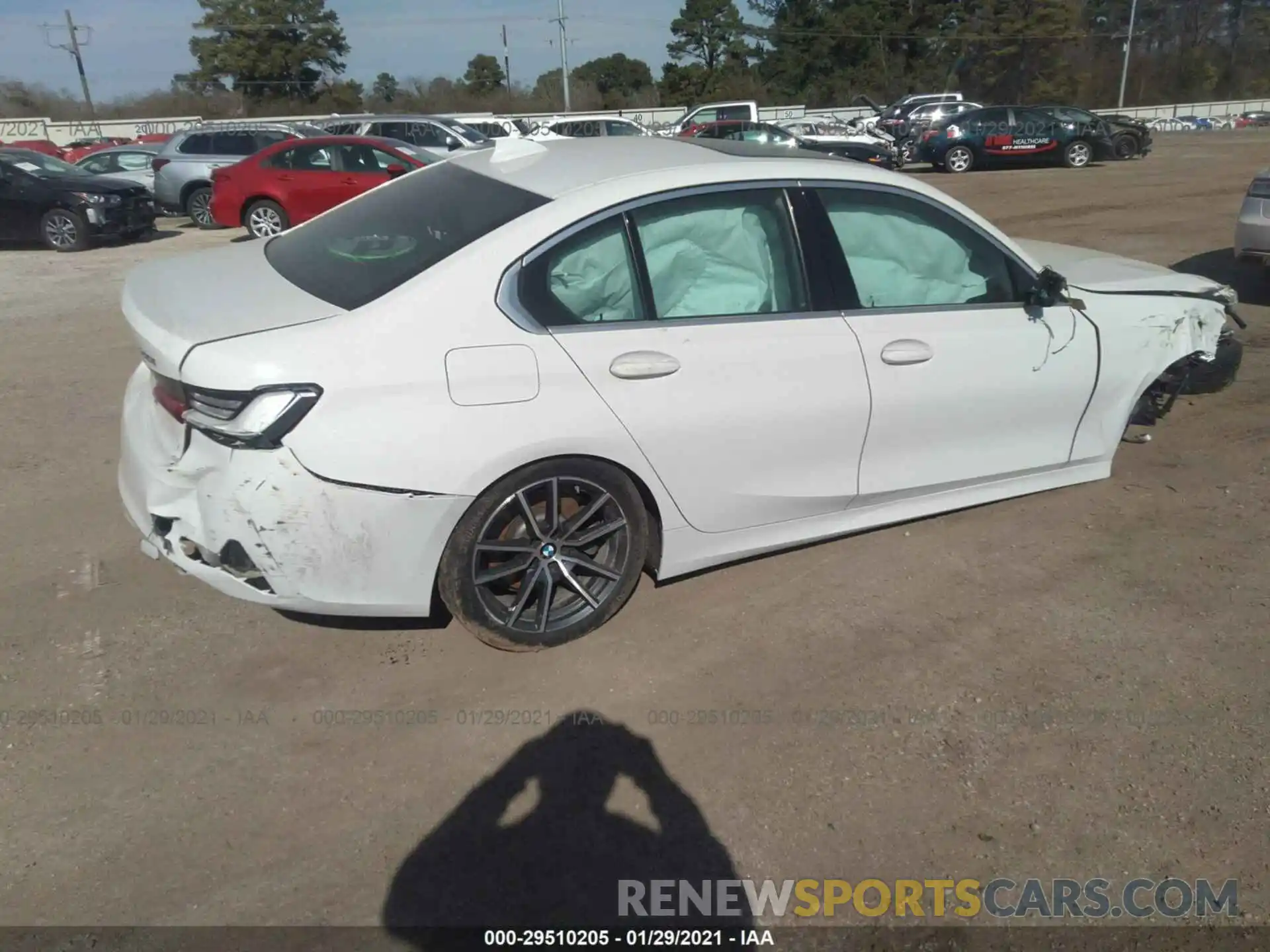 4 Photograph of a damaged car 3MW5R1J0XL8B21772 BMW 3 SERIES 2020