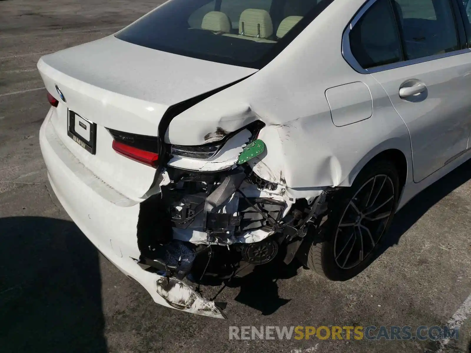 9 Photograph of a damaged car 3MW5R1J0XL8B22436 BMW 3 SERIES 2020