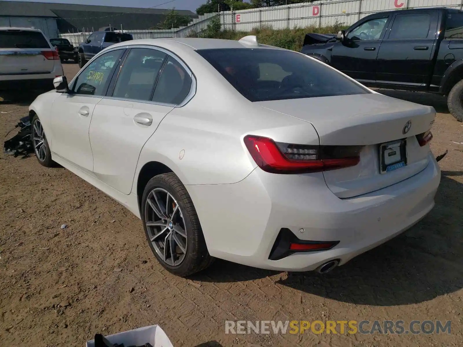 3 Photograph of a damaged car 3MW5R1J0XL8B22680 BMW 3 SERIES 2020