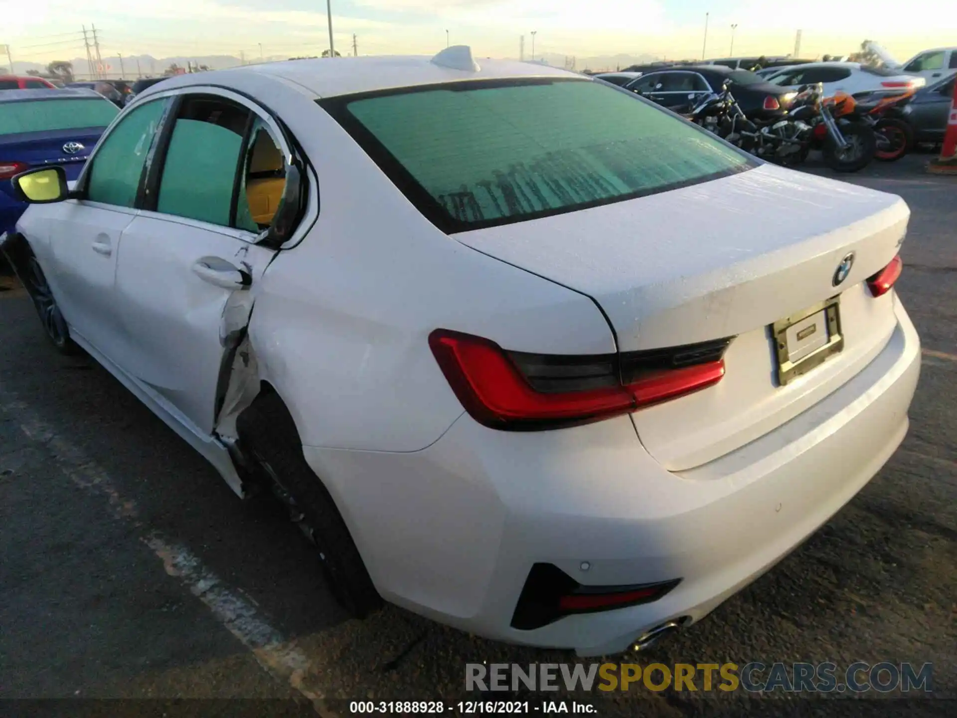 3 Photograph of a damaged car 3MW5R1J0XL8B28379 BMW 3 SERIES 2020