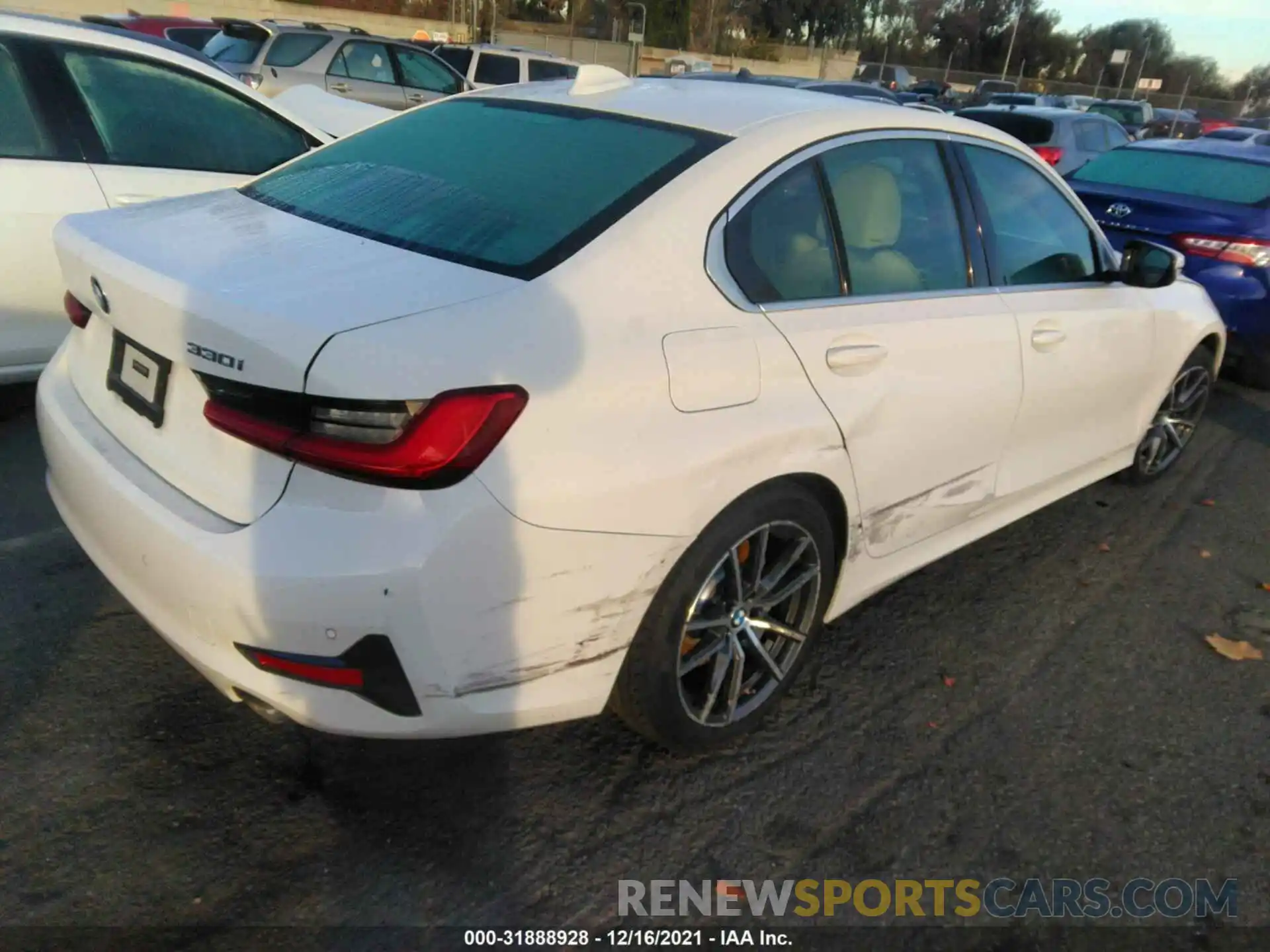 4 Photograph of a damaged car 3MW5R1J0XL8B28379 BMW 3 SERIES 2020