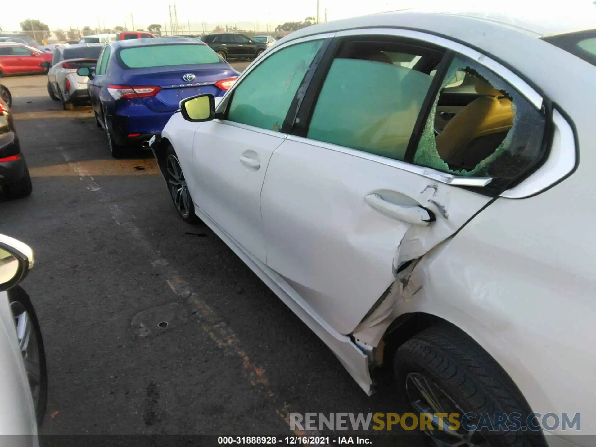 6 Photograph of a damaged car 3MW5R1J0XL8B28379 BMW 3 SERIES 2020