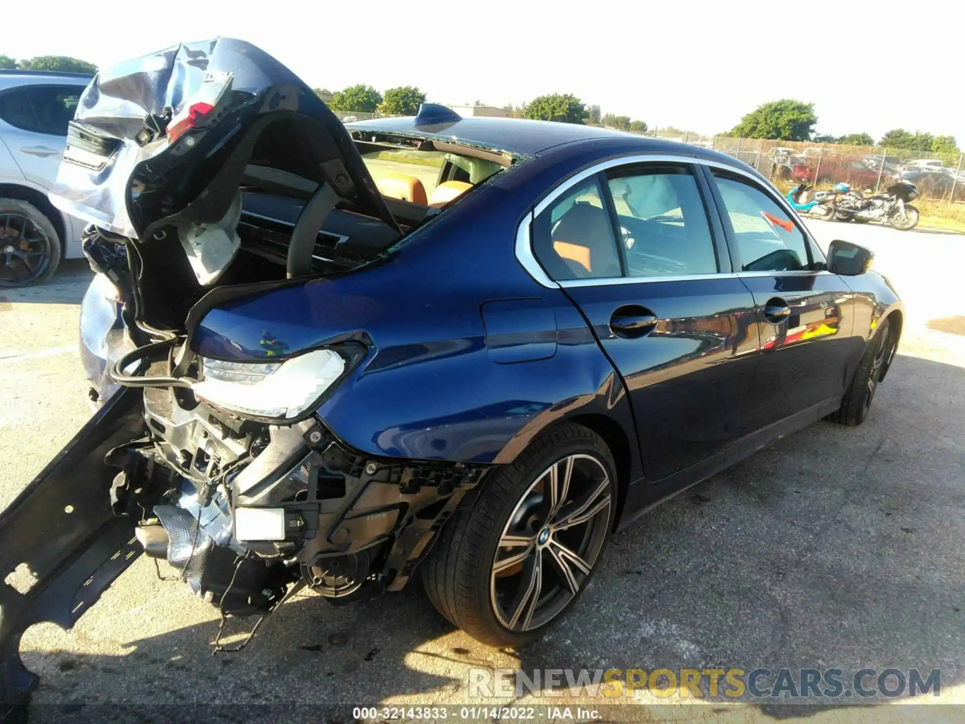 4 Photograph of a damaged car 3MW5R1J0XL8B30570 BMW 3 SERIES 2020