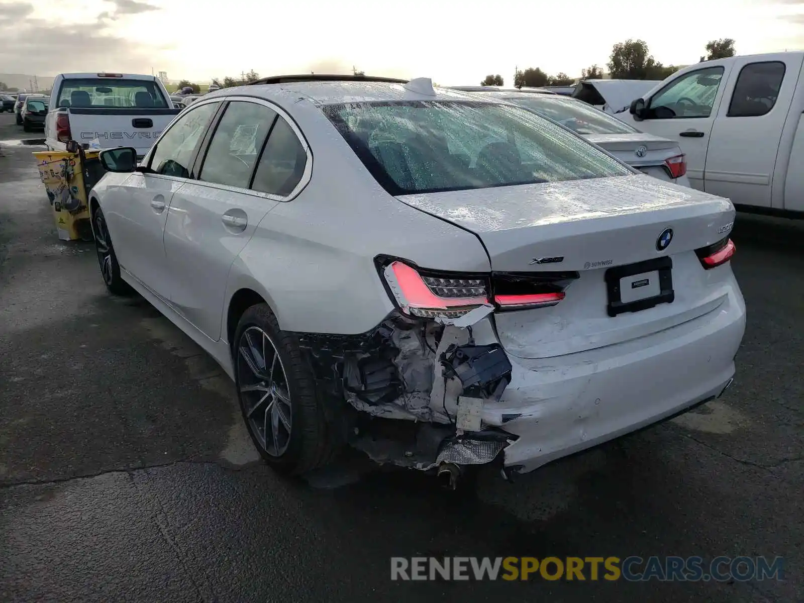 3 Photograph of a damaged car 3MW5R7J00L8B23078 BMW 3 SERIES 2020