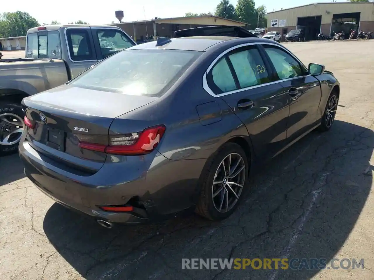 4 Photograph of a damaged car 3MW5R7J00L8B32752 BMW 3 SERIES 2020