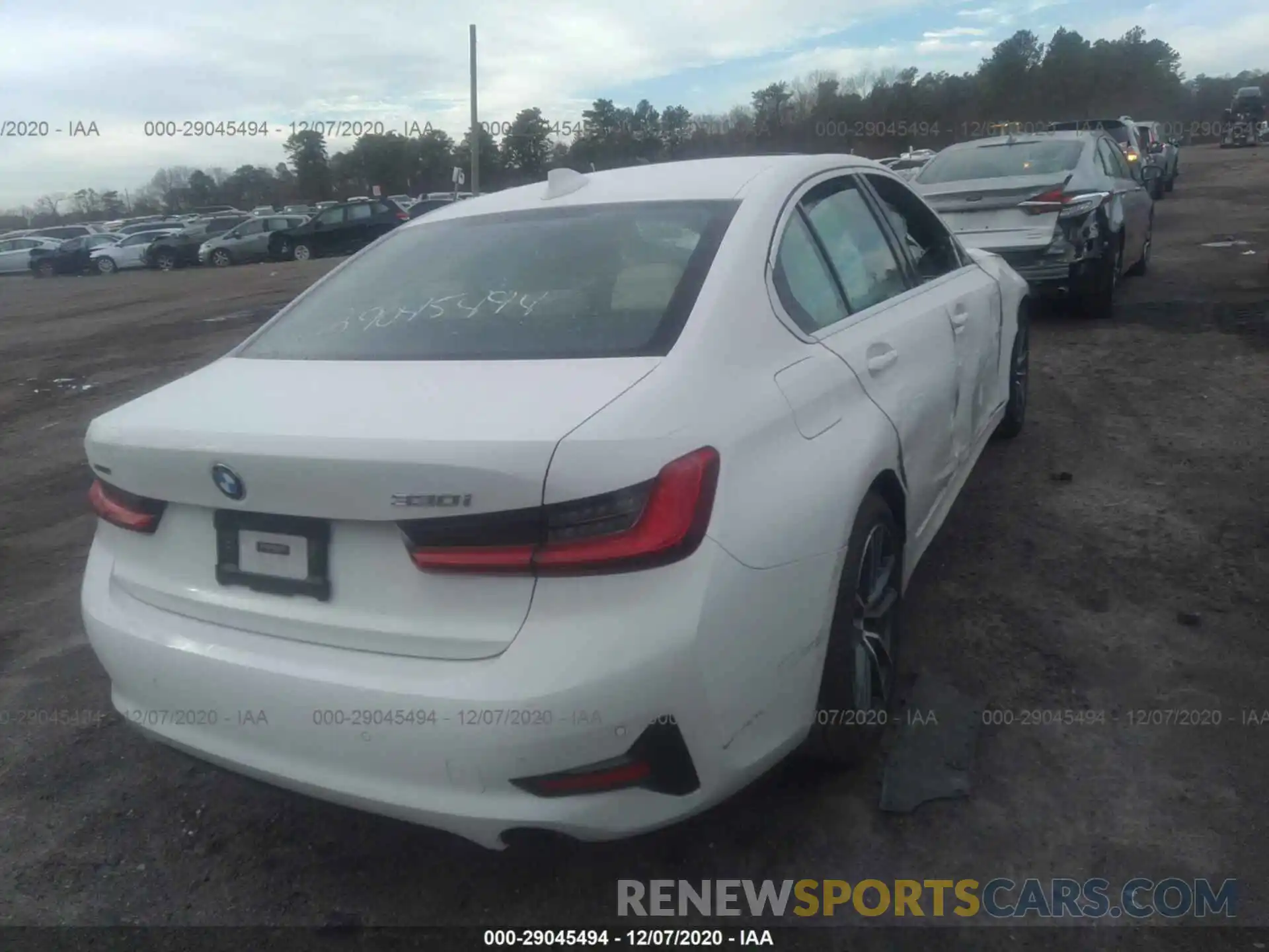 4 Photograph of a damaged car 3MW5R7J01L8B03843 BMW 3 SERIES 2020