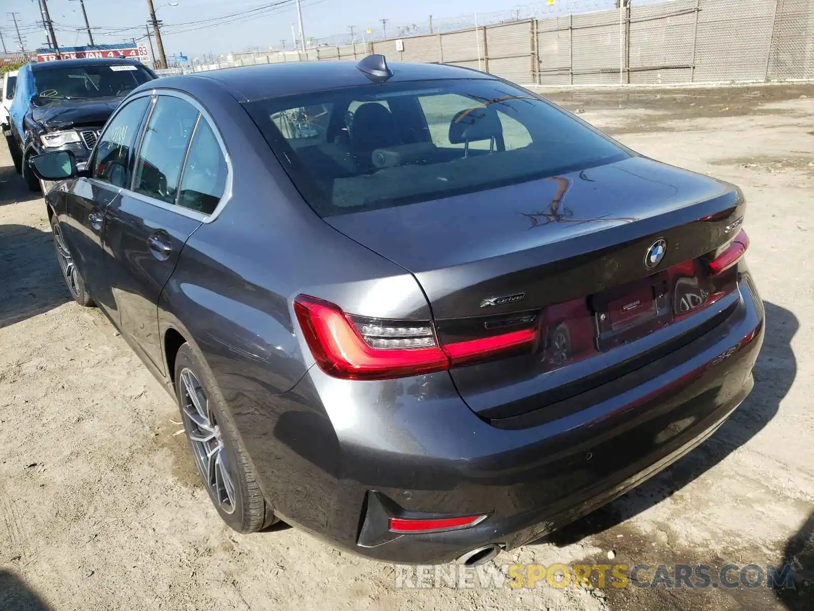 3 Photograph of a damaged car 3MW5R7J01L8B21243 BMW 3 SERIES 2020