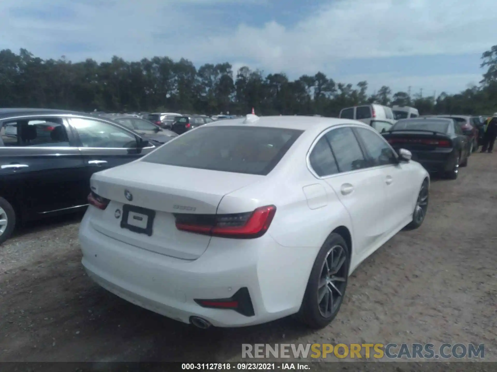 4 Photograph of a damaged car 3MW5R7J01L8B33750 BMW 3 SERIES 2020