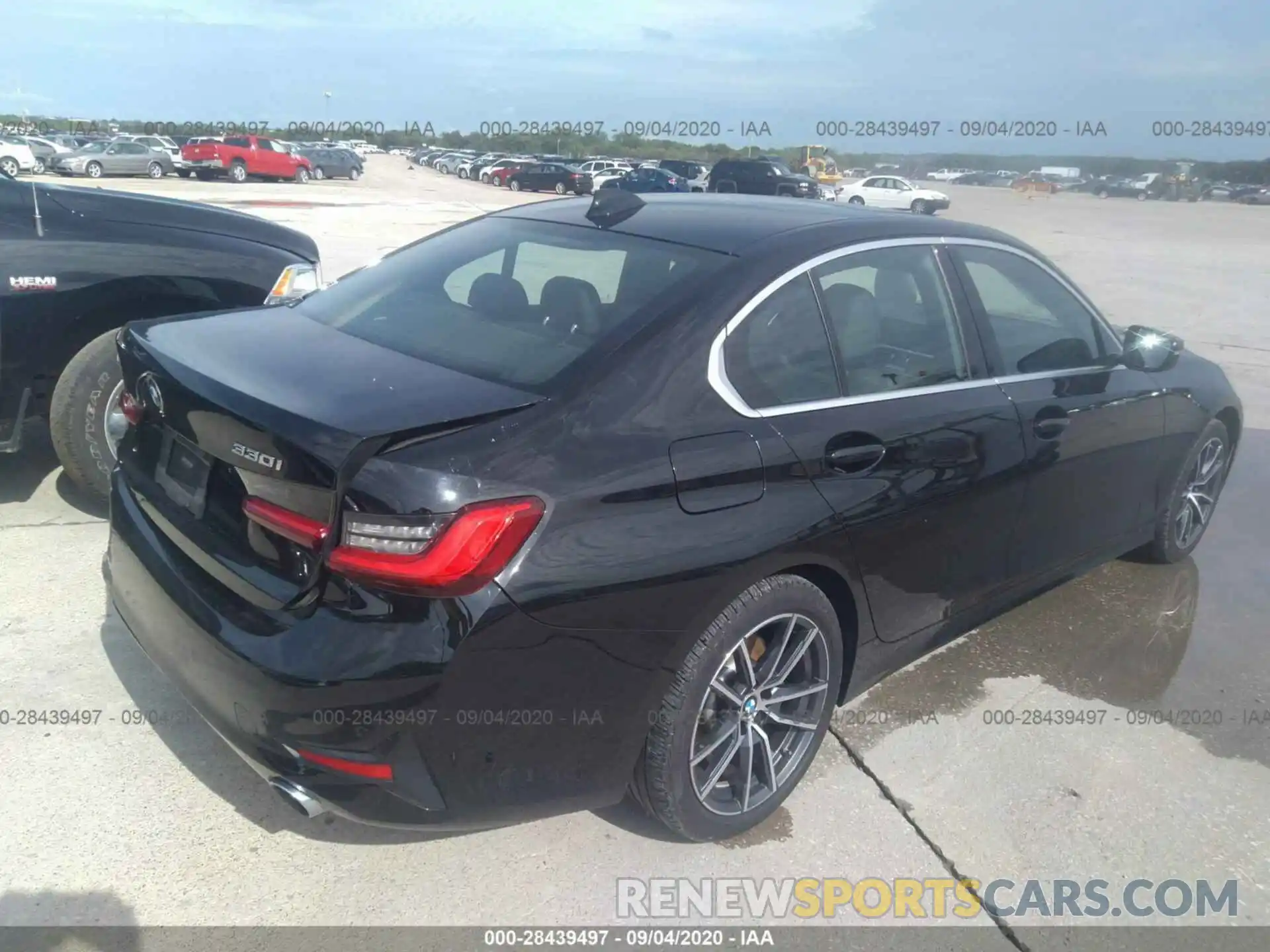 4 Photograph of a damaged car 3MW5R7J04L8B08843 BMW 3 SERIES 2020