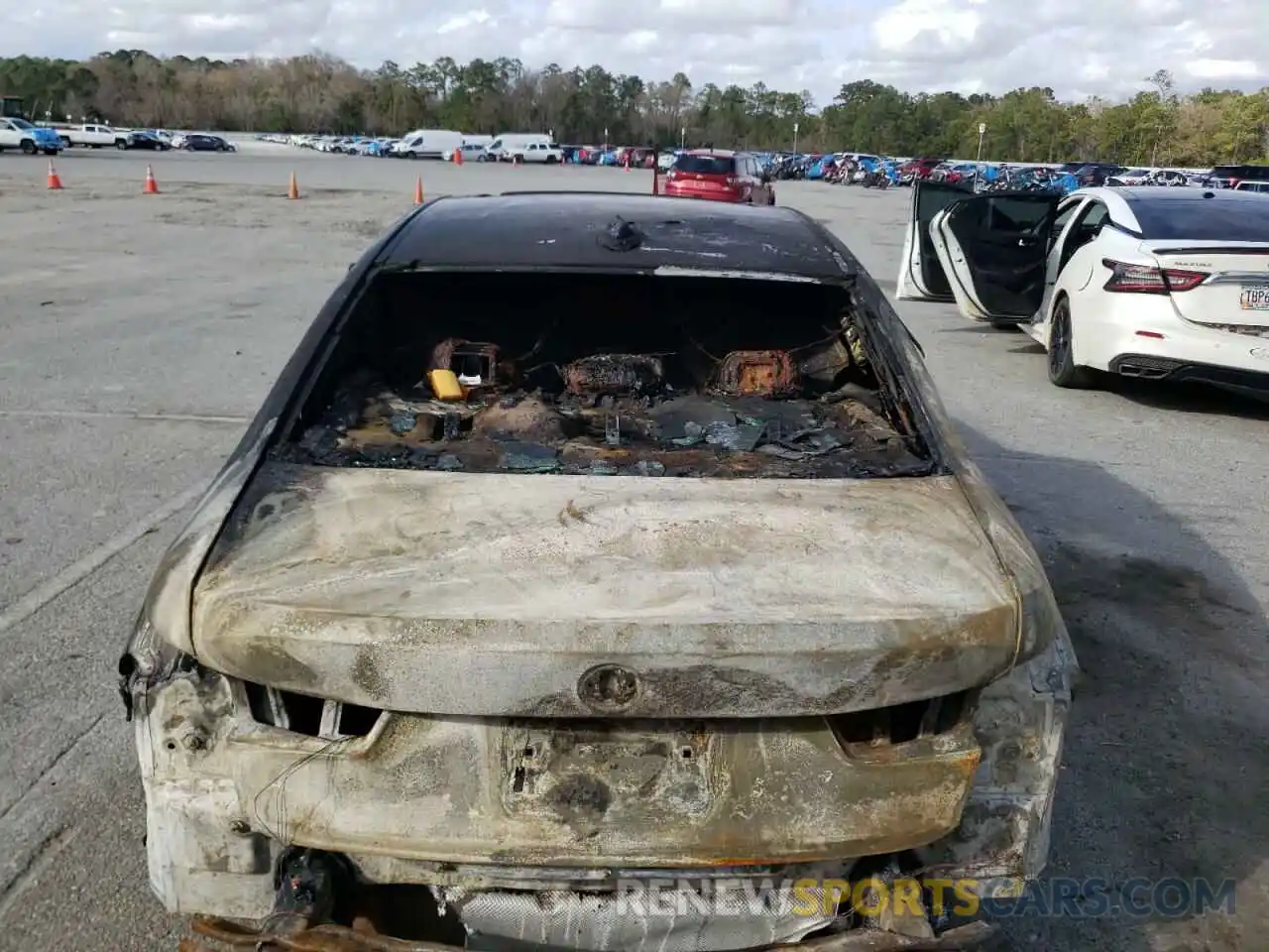 9 Photograph of a damaged car 3MW5R7J04L8B17137 BMW 3 SERIES 2020