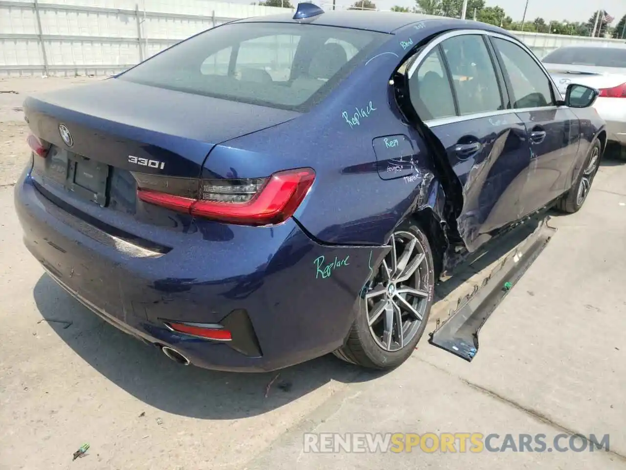 4 Photograph of a damaged car 3MW5R7J04L8B26386 BMW 3 SERIES 2020