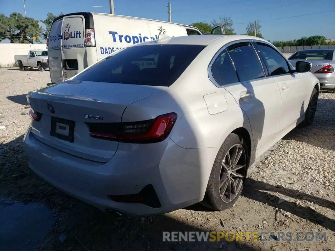 4 Photograph of a damaged car 3MW5R7J05L8B27868 BMW 3 SERIES 2020