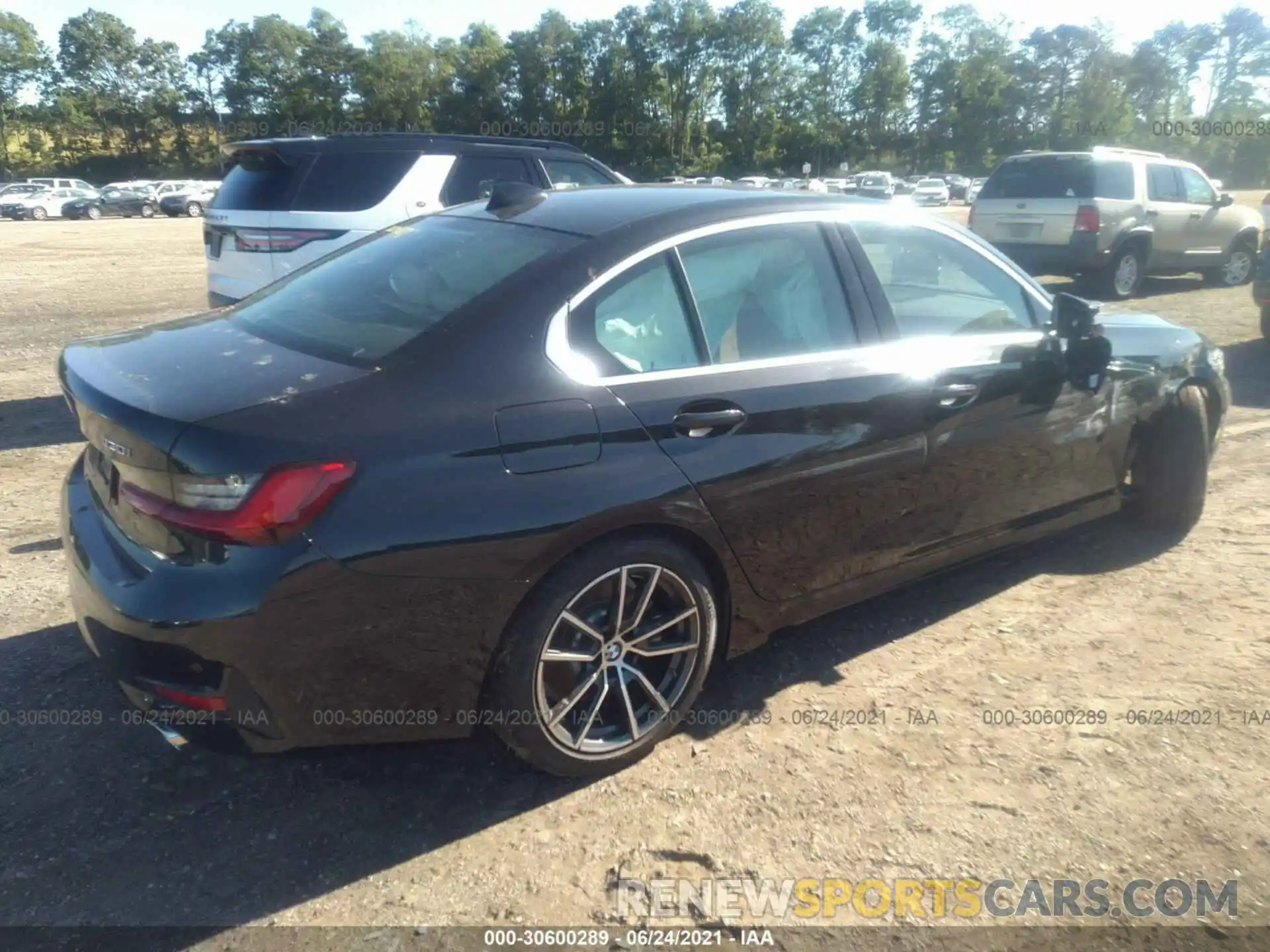 4 Photograph of a damaged car 3MW5R7J05L8B36974 BMW 3 SERIES 2020