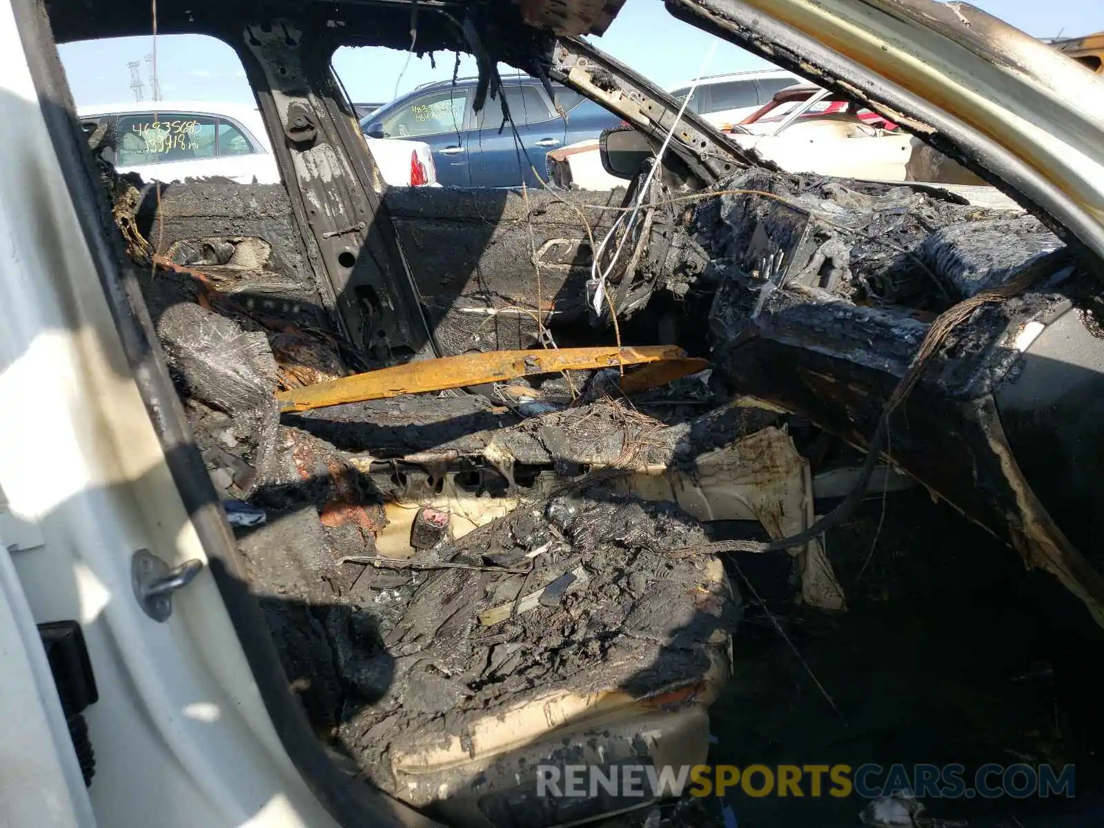 5 Photograph of a damaged car 3MW5R7J06L8B13669 BMW 3 SERIES 2020