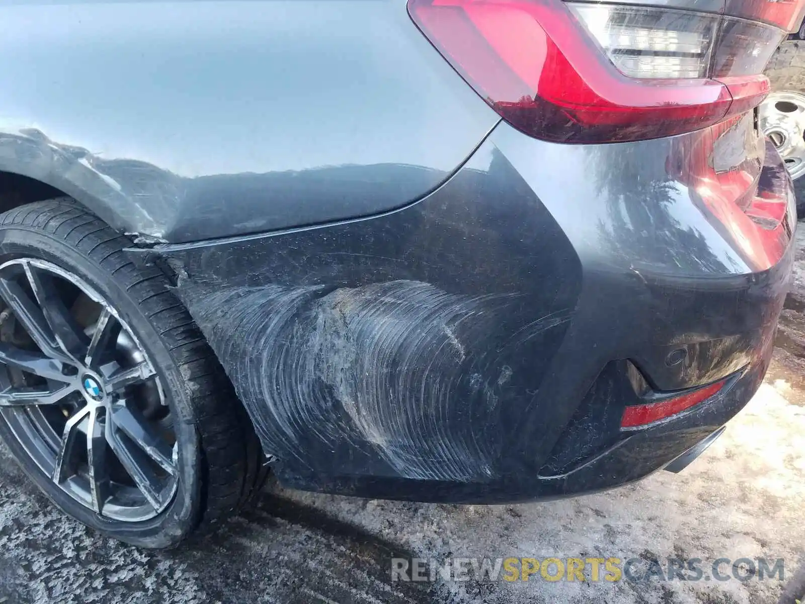 10 Photograph of a damaged car 3MW5R7J07L8B24325 BMW 3 SERIES 2020