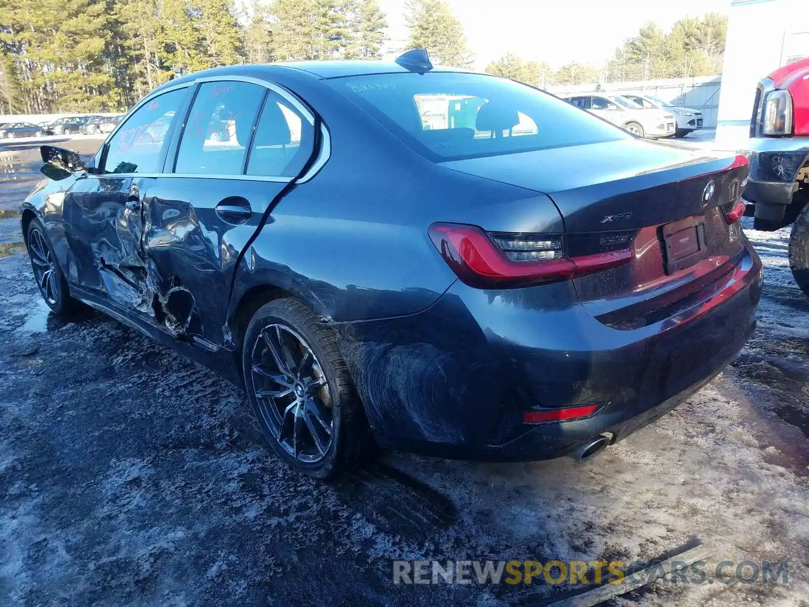 3 Photograph of a damaged car 3MW5R7J07L8B24325 BMW 3 SERIES 2020