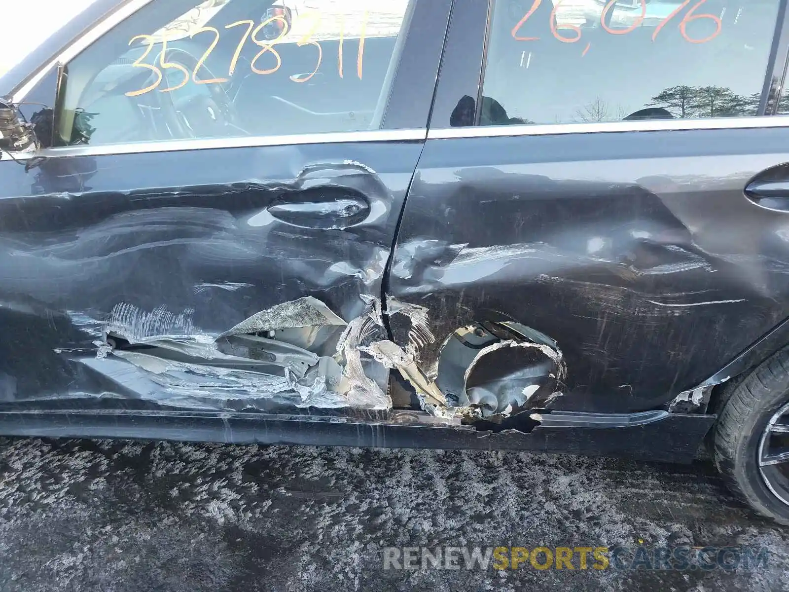 9 Photograph of a damaged car 3MW5R7J07L8B24325 BMW 3 SERIES 2020