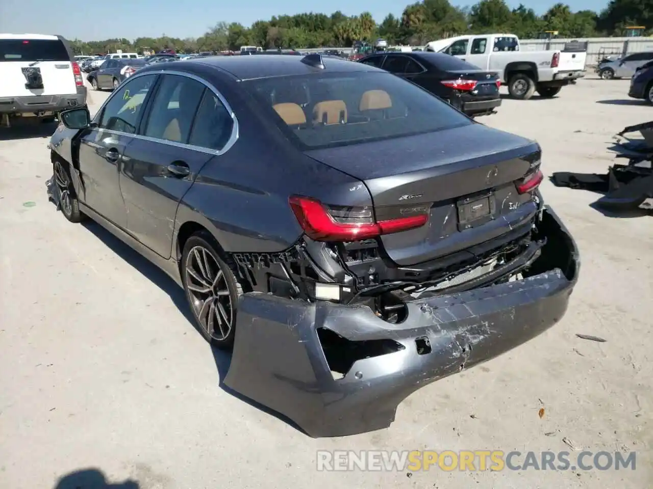 3 Photograph of a damaged car 3MW5R7J07L8B37673 BMW 3 SERIES 2020