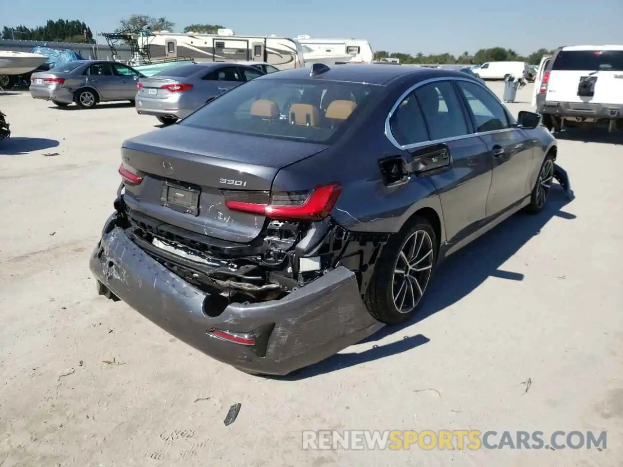 4 Photograph of a damaged car 3MW5R7J07L8B37673 BMW 3 SERIES 2020