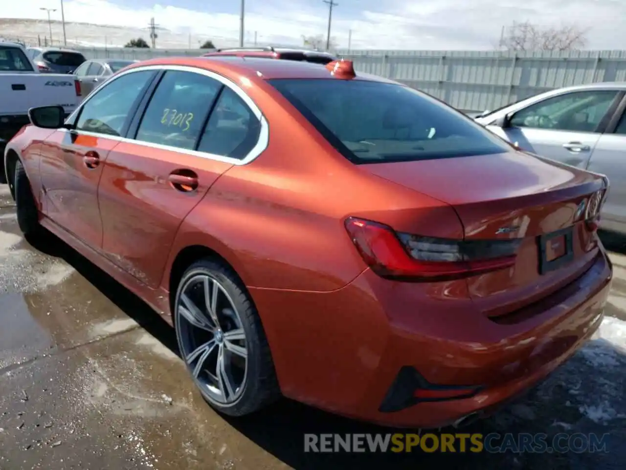 3 Photograph of a damaged car 3MW5R7J07L8B37995 BMW 3 SERIES 2020