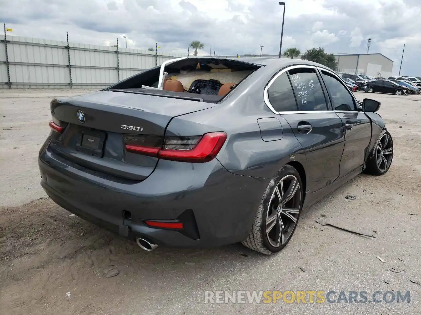 4 Photograph of a damaged car 3MW5R7J07L8B41402 BMW 3 SERIES 2020