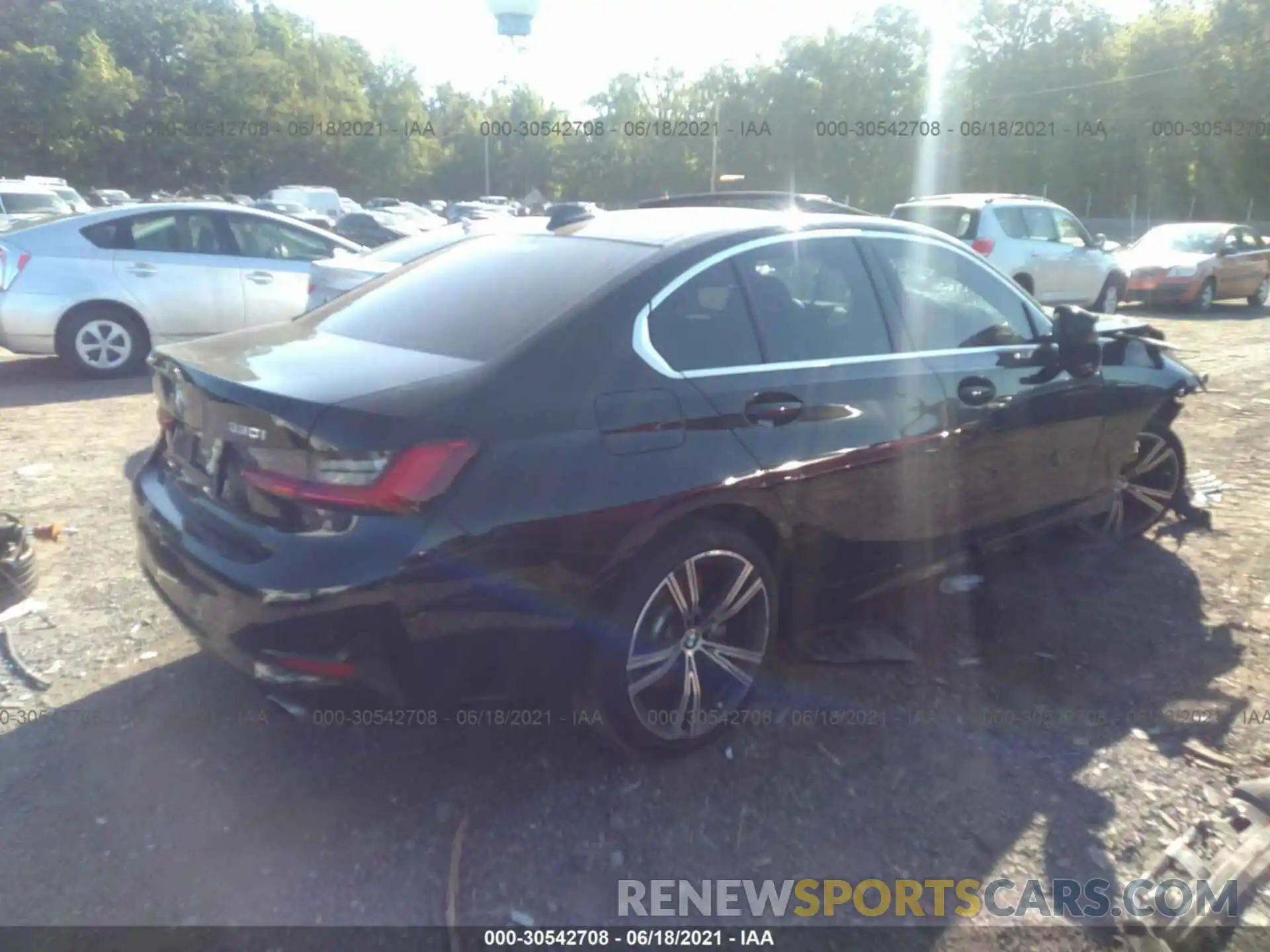 4 Photograph of a damaged car 3MW5R7J08L8B35298 BMW 3 SERIES 2020