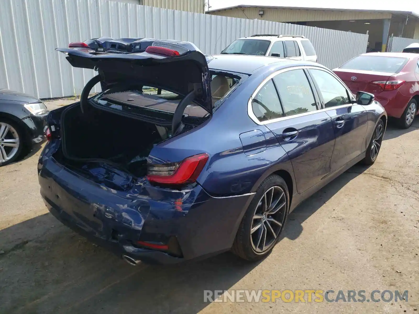 4 Photograph of a damaged car 3MW5R7J08L8B36435 BMW 3 SERIES 2020