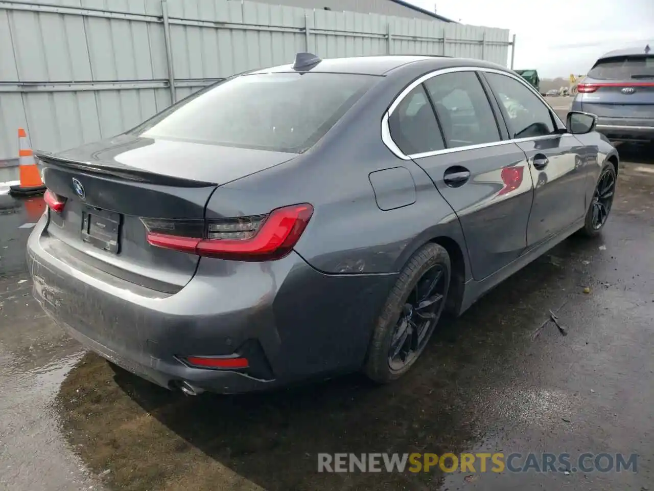 4 Photograph of a damaged car 3MW5R7J09L8B21359 BMW 3 SERIES 2020