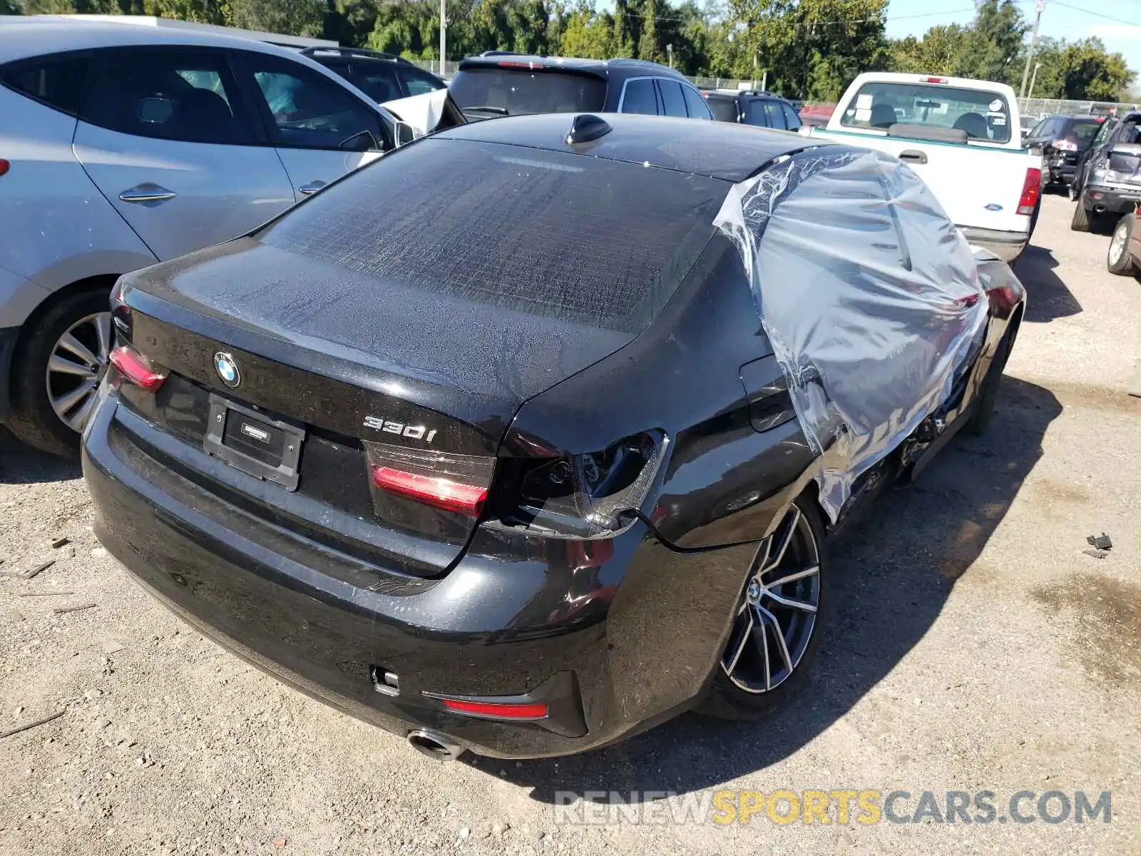 4 Photograph of a damaged car 3MW5R7J0XL8B24030 BMW 3 SERIES 2020