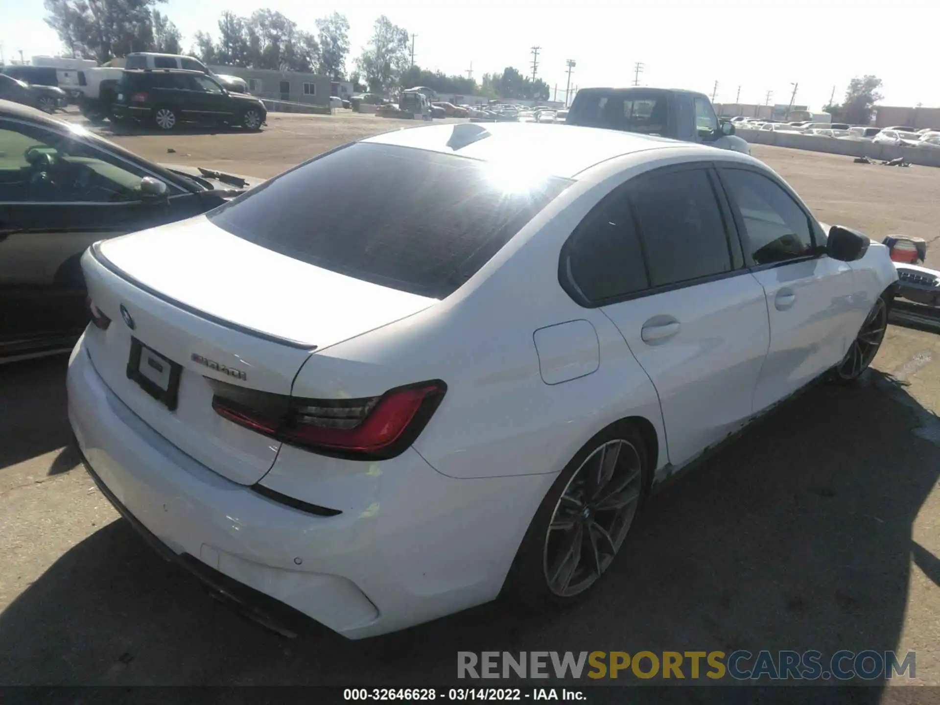 4 Photograph of a damaged car 3MW5U7J06L8B28428 BMW 3 SERIES 2020