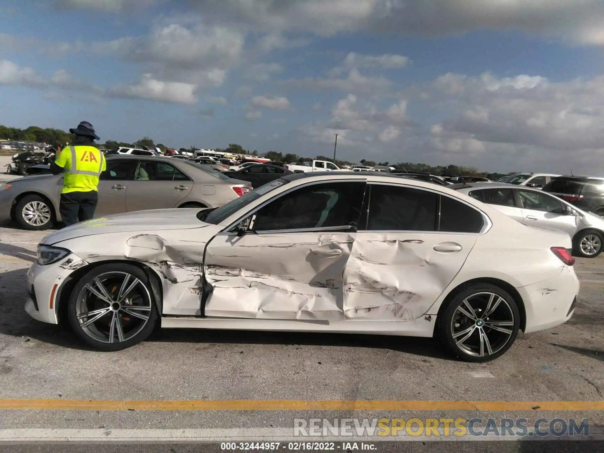 6 Photograph of a damaged car WBA5R1C04LFH89672 BMW 3 SERIES 2020