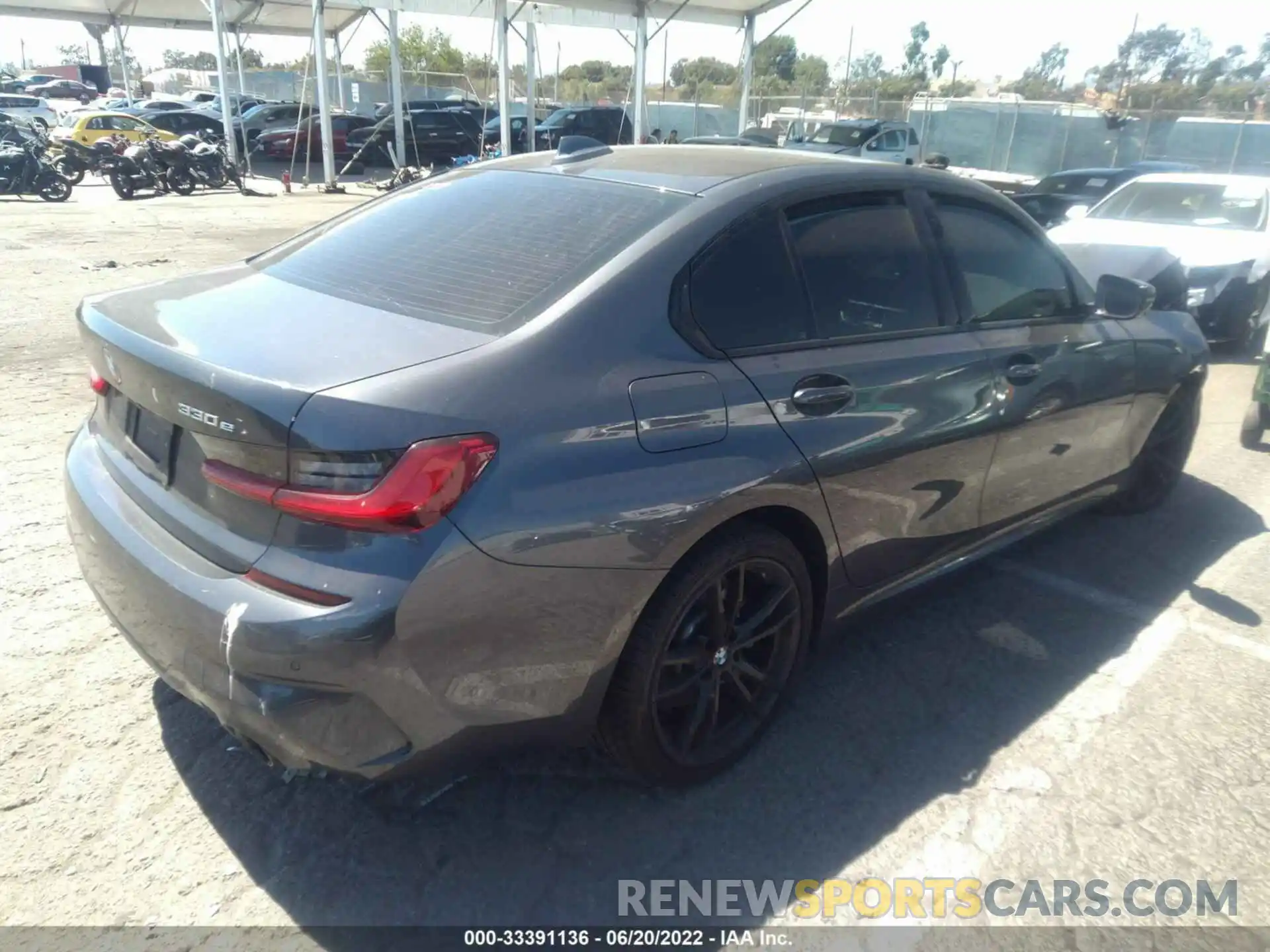 4 Photograph of a damaged car 3MW5P7J02M8B71477 BMW 3 SERIES 2021