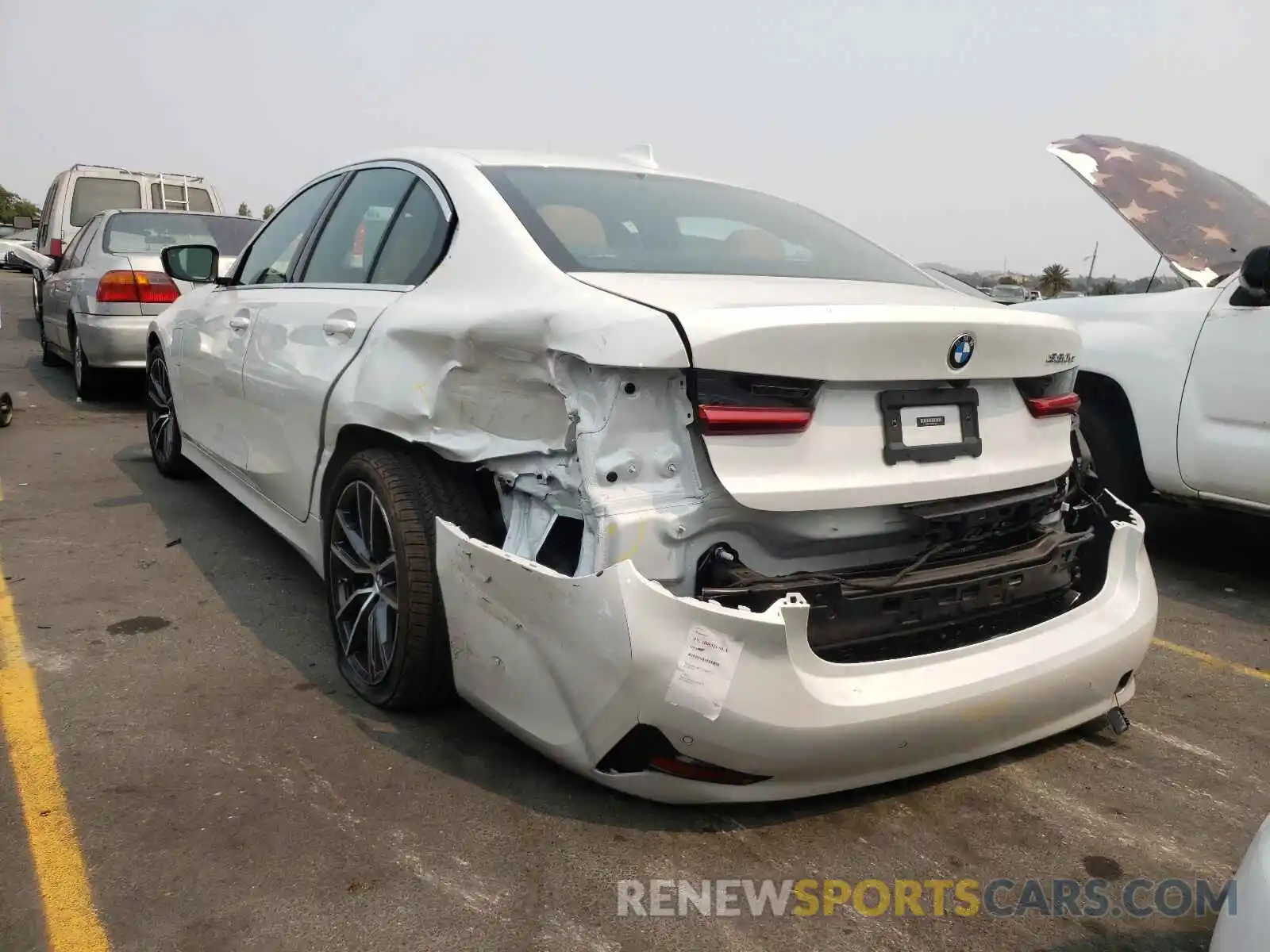 3 Photograph of a damaged car 3MW5P7J04M8B78883 BMW 3 SERIES 2021