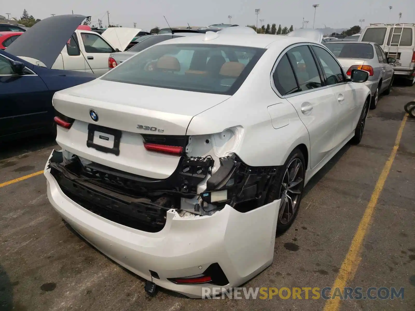 4 Photograph of a damaged car 3MW5P7J04M8B78883 BMW 3 SERIES 2021