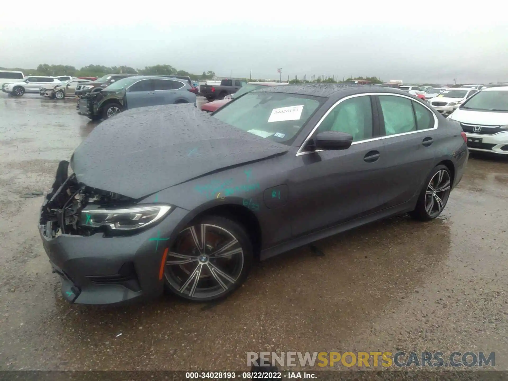 2 Photograph of a damaged car 3MW5P7J06M8B61650 BMW 3 SERIES 2021