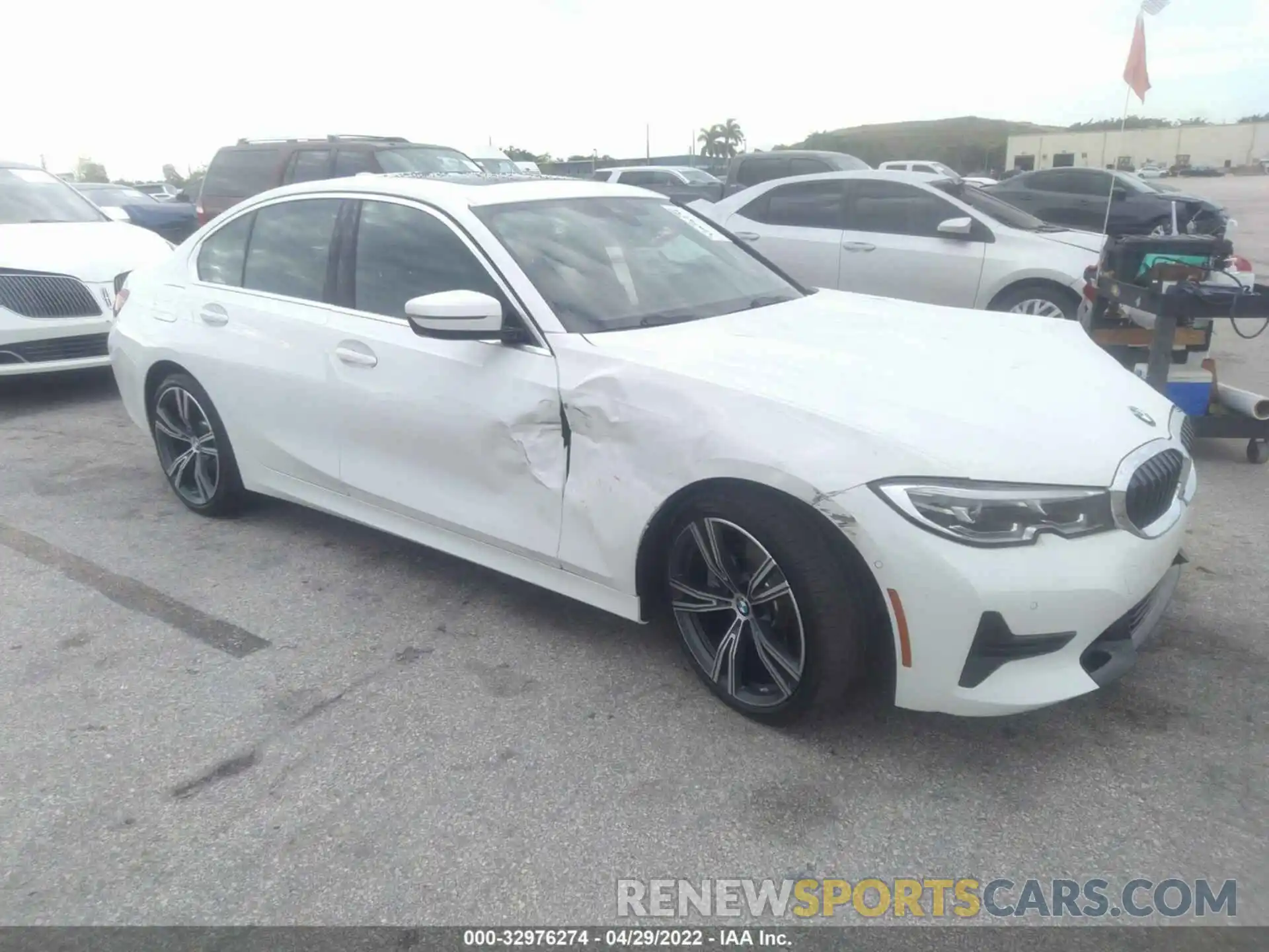 1 Photograph of a damaged car 3MW5P7J06M8C12791 BMW 3 SERIES 2021