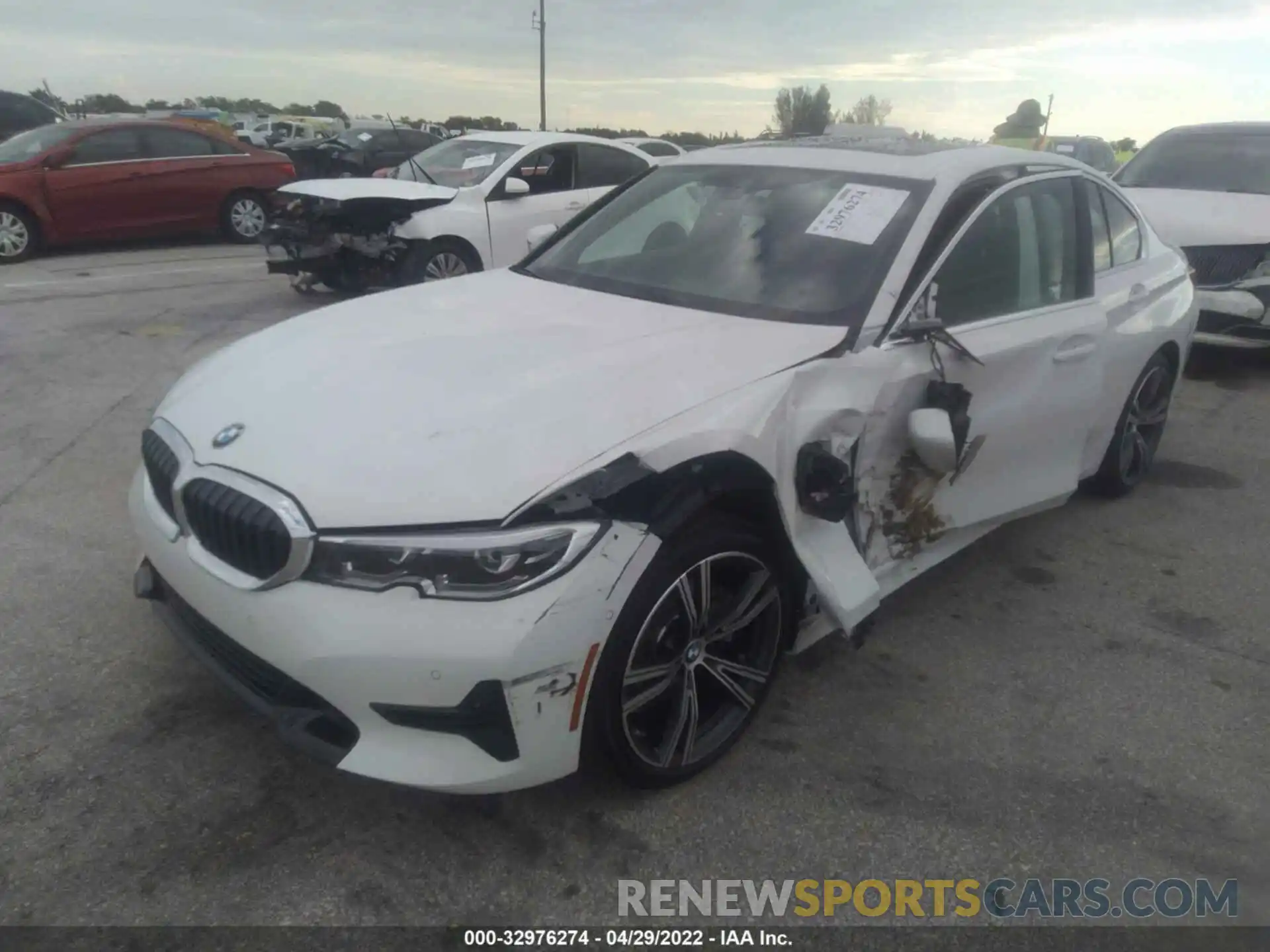 2 Photograph of a damaged car 3MW5P7J06M8C12791 BMW 3 SERIES 2021