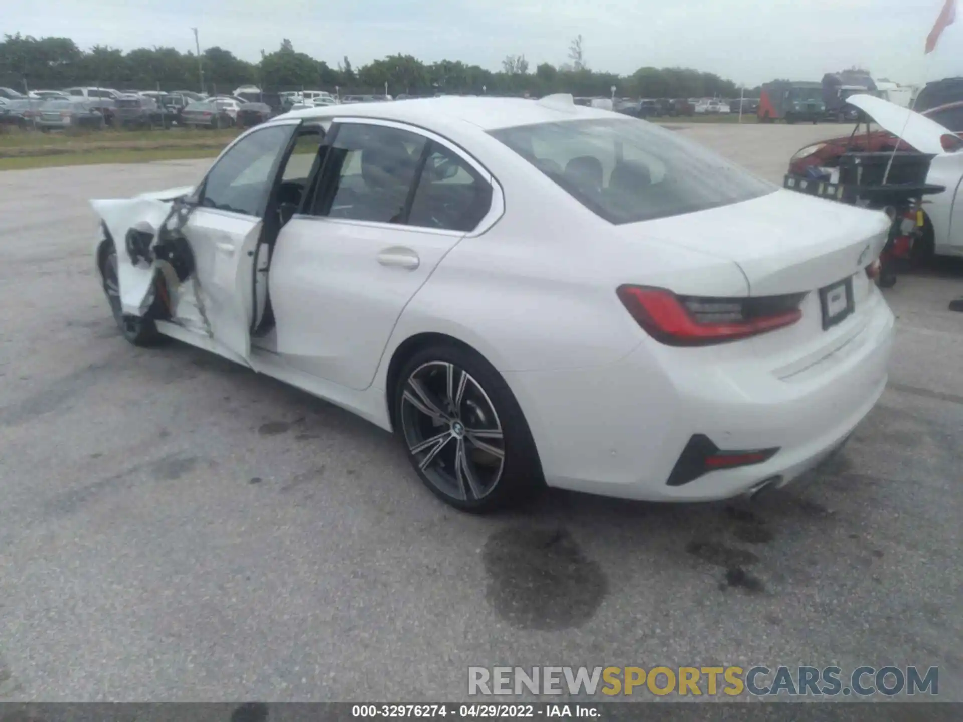 3 Photograph of a damaged car 3MW5P7J06M8C12791 BMW 3 SERIES 2021