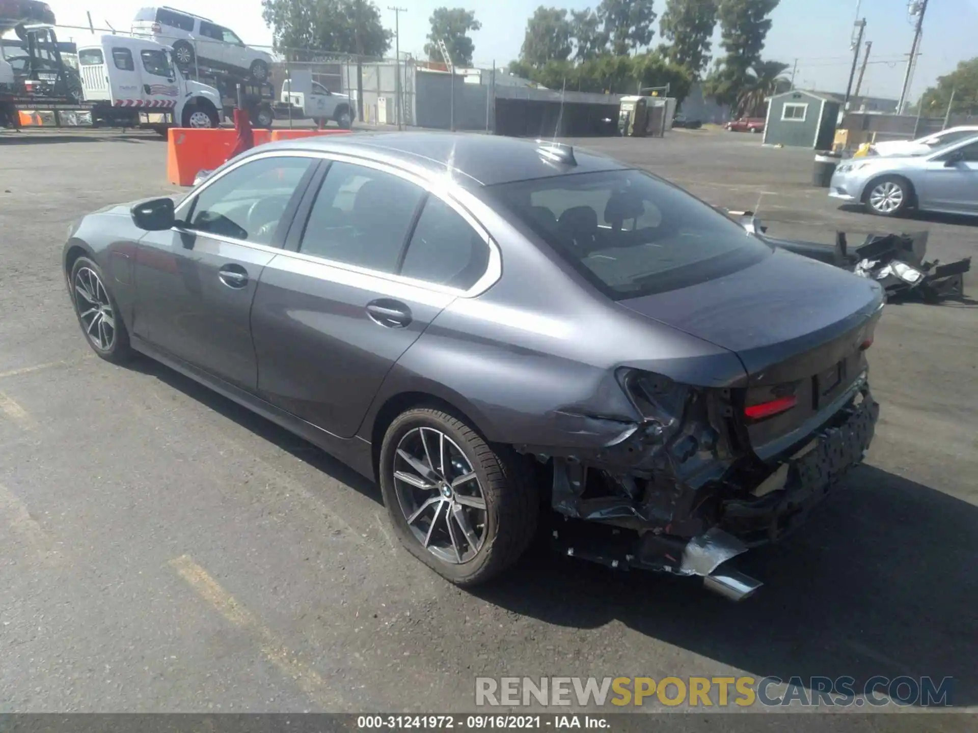 3 Photograph of a damaged car 3MW5P7J07M8C04554 BMW 3 SERIES 2021